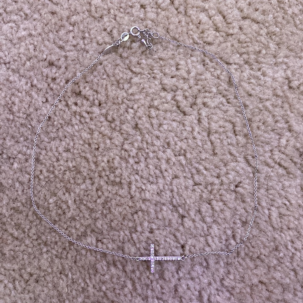 Express cross necklace